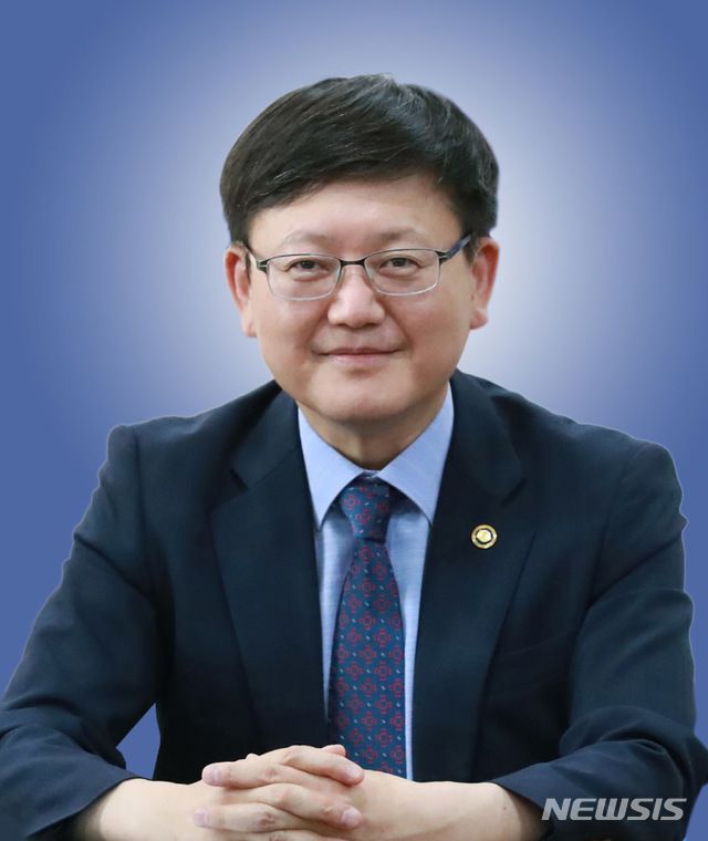 [서울=뉴시스] 문재인 대통령은 1일 대통령비서실 일자리수석비서관에 임서정 고용노동부 차관을 내정했다. (사진=청와대 제공) 2020.11.01.  photo@newsis.com