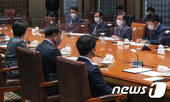 박병석 국회의장이 30일 오전 서울 여의도 국회에서 열린 고위공직자범죄수사처(공수처)장 후보 추천위원 위촉식에서 모두발언을 하고 있다. 2020.10.30/뉴스1 © News1 성동훈 기자