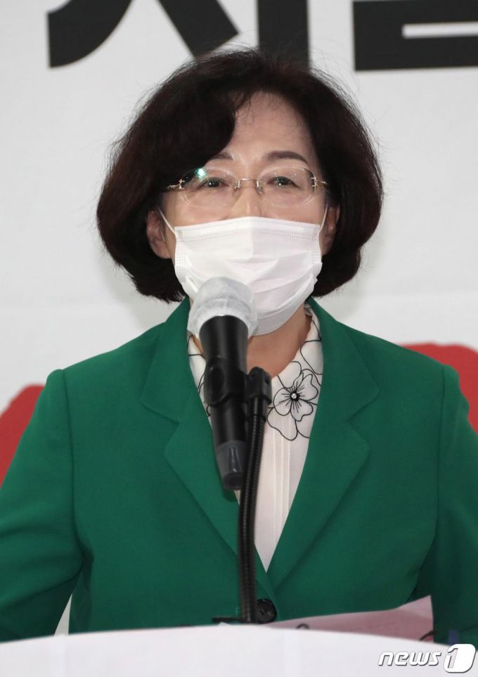 박춘희 변호사가 11일 오전 서울 여의도 국민의힘 당사에서 서울시장 후보 출마 기자회견을 하고 있다. /사진제공=뉴스1