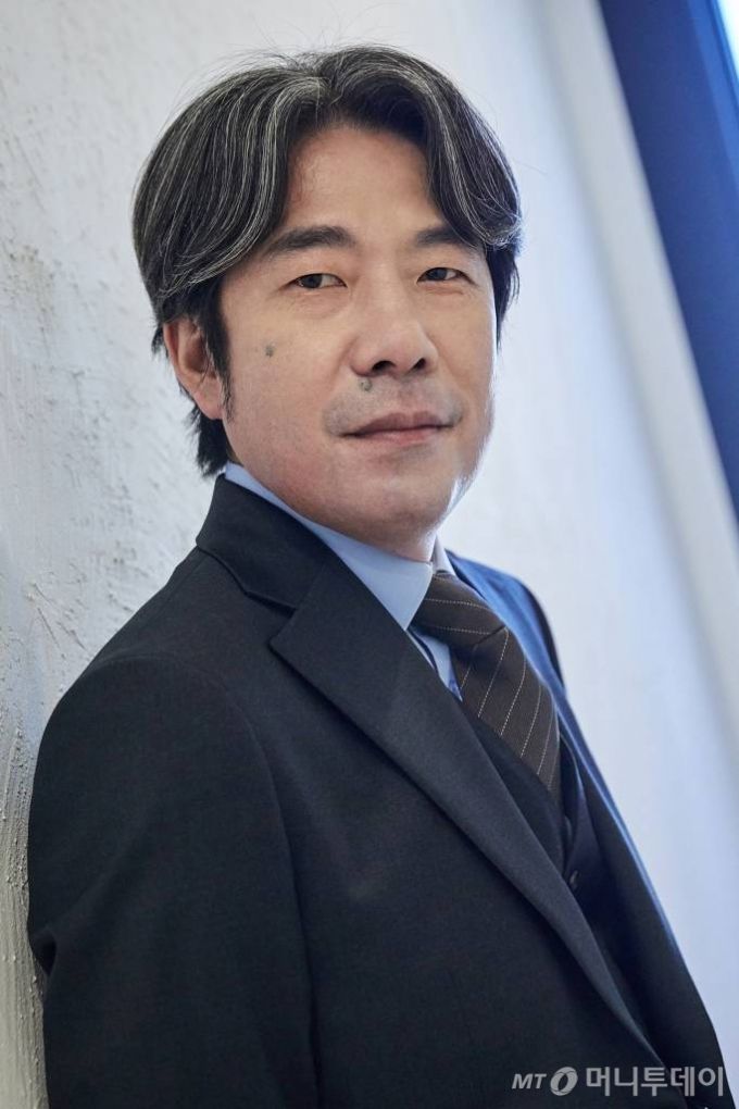 영화 '이웃사촌'(감독 이환경) 주연배우 오달수가 19일 오전 진행된 라운드 인터뷰를 위해 포즈를 취하고 있다. /사진제공=씨제스