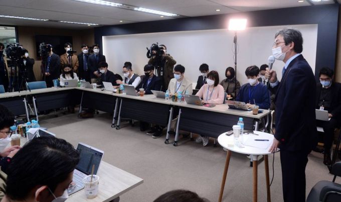 유승민 전 국민의힘 의원이 18일 오전 서울 여의도 국회 앞 '희망 22' 사무실에서 열린 기자간담회에서 인사말을 하고 있다. /사진=공동취재사진(뉴시스)