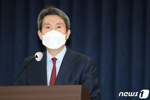 (서울=뉴스1) 성동훈 기자 = 이인영 통일부 장관이 23일 서울 여의도 국회 의원회관에서 열린 '남북연락·협의기구 발전적 재개 방안 토론회'에서 발언을 하고 있다. 2020.11.23/뉴스1