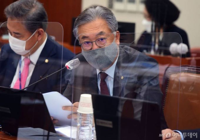 정진석 국민의힘 의원이 지난 10월 8일 국회에서 열린 외교통일위원회의 통일부 등에 대한 국정감사에서 질의를 하고 있다. /사진=뉴시스