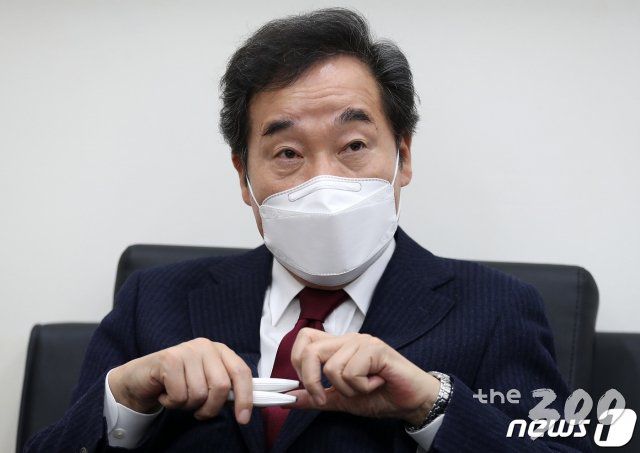 (서울=뉴스1) 박세연 기자 = 이낙연 더불어민주당 대표가 지난 30일 서울 여의도 국회에서 2021년 신축년을 맞이하며 뉴스1과 신년 인터뷰를 하고 있다. 2021.1.1/뉴스1