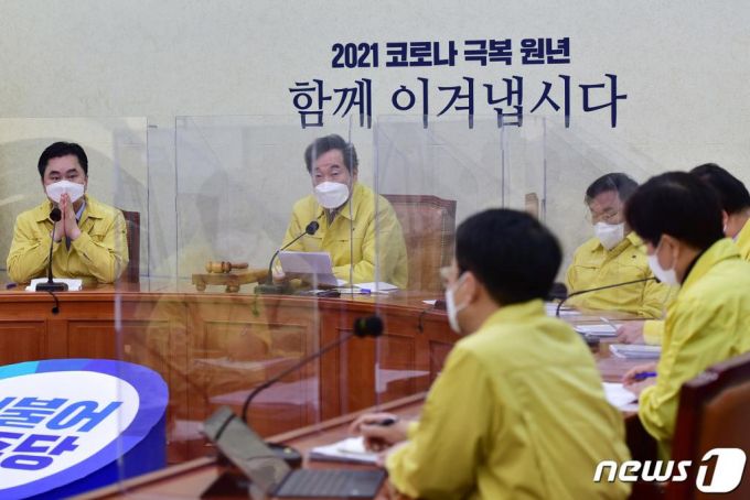 이낙연 더불어민주당 대표가 지난 6일 오전 서울 여의도 국회에서 열린 최고위원회의에서 모두발언을 하고 있다./사진=뉴스1