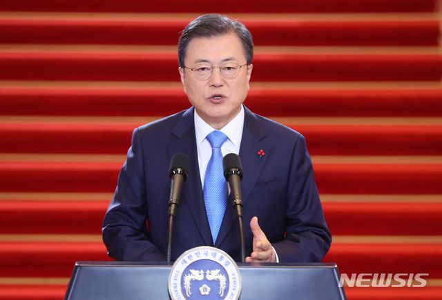 [서울=뉴시스]박영태 기자 = 문재인 대통령이 11일 오전 청와대 본관에서 2021년 국정운영 구상과 방향을 국민들께 제시하는 신년사를 발표하고 있다. 2021.01.11. since1999@newsis.com