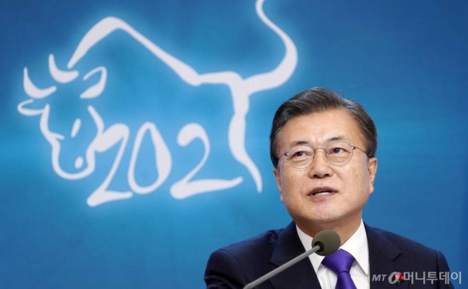 [서울=뉴시스]추상철 기자 =문재인 대통령. 2021.01.07. scchoo@newsis.com