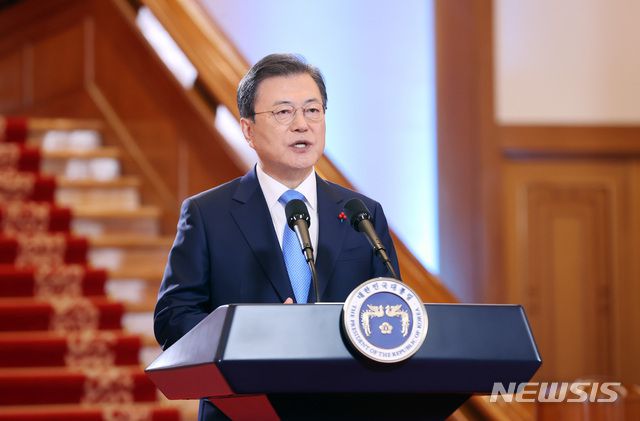 [서울=뉴시스박영태 기자 = 문재인 대통령이 11일 오전 청와대 본관에서 2021년 국정운영 구상과 방향을 국민들께 제시하는 신년사를 발표하고 있다. 2021.01.11. since1999@newsis.com