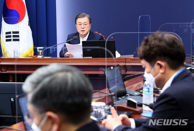 [서울=뉴시스]박영태 기자 = 문재인 대통령이 지난해 11월30일 오후 청와대에서 열린 수석·보좌관회의에 참석해 발언하고 있다. 2020.11.30. since1999@newsis.com