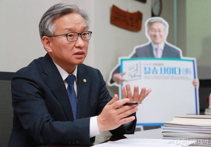 2017.12.15 권칠승 더불어민주당 의원 인터뷰 / 사진=이동훈 기자 photoguy@