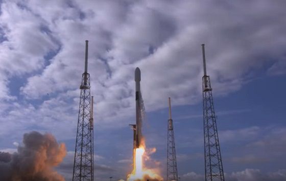 스페이스X가 143개 위성을 실은 팰콘9을 발사했다/사진=스페이스X 홈페이지 갈무리