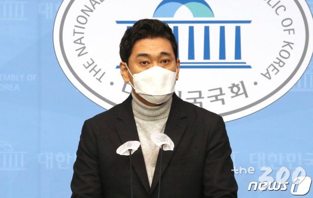서울시장 보궐선거 출마를 선언한 오신환 전 국민의힘 의원이 3일 서울 여의도 국회 소통관에서 입체도시계획 정책을 발표하고 있다. /사진=뉴스1