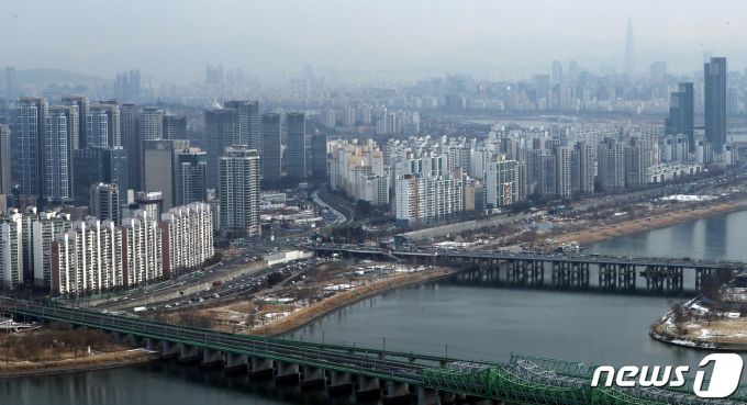 5일 서울 영등포구 63스퀘어에서 바라본 아파트단지. /사진=뉴스1