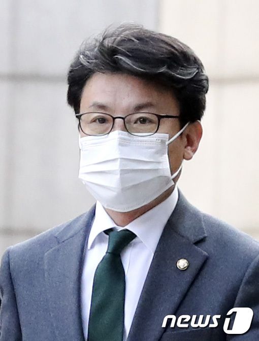 (서울=뉴스1) 이성철 기자 = 진성준 더불어민주당 의원 2020.11.17/뉴스1