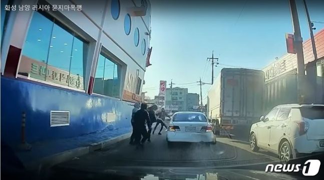유튜브에 게시된 화성 남양 집단폭행 영상 캡처