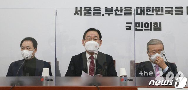 (서울=뉴스1) 박세연 기자 = 주호영 국민의힘 원내대표가 22일 오전 서울 여의도 국회에서 열린 비상대책위원회의에서 모두발언을 하고 있다. 2021.2.22/뉴스1