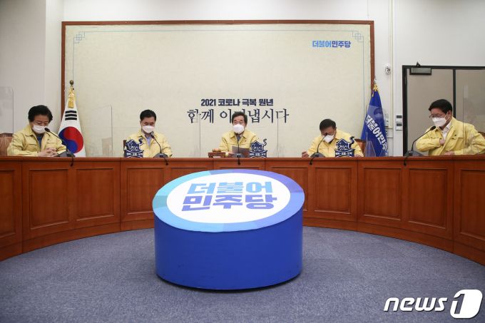 이낙연 더불어민주당 대표가 19일 서울 여의도 국회에서 열린 최고위원회의에서 모두발언을 하고 있다. /사진=뉴스1