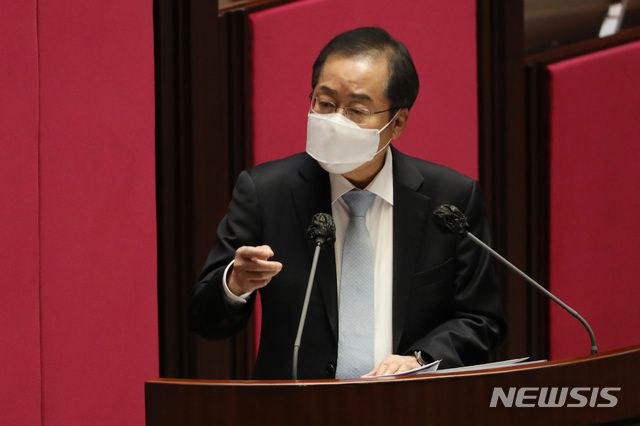 홍준표 무소속 의원이 4일 국회에서 열린 제348회 국회(임시회) 제4차 본회의에서 정치·외교·통일·안보에 관한 대정부질문을 하고 있다. (공동취재사진)/사진=뉴시스