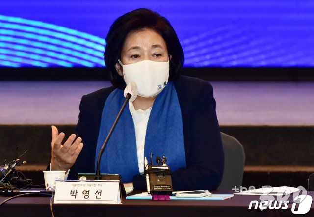 (서울=뉴스1) 성동훈 기자 = 박영선 더불어민주당 서울시장 후보가 10일 서울 영등포구 KBIZ중소기업중앙회에서 열린 중소기업·소상공인 타운홀 미팅에서 인사말을 하고 있다. 2021.3.10/뉴스1