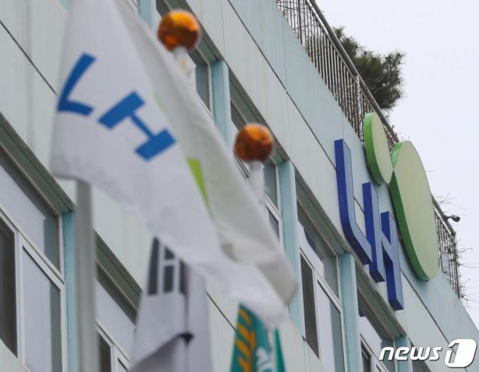 (서울=뉴스1) 신웅수 기자 = 12일 오후 서울 LH 서울지역본부의 모습. 2021.3.12/뉴스1