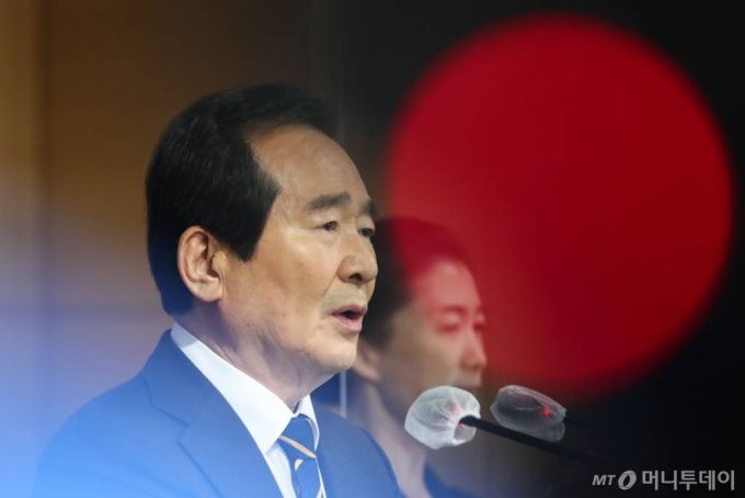 정세균 국무총리가 11일 종로구 정부서울청사 합동브리핑실에서 3기 신도시 투기 의혹 1차 전수조사 결과를 발표하고 있다. / 사진=이기범 기자 leekb@