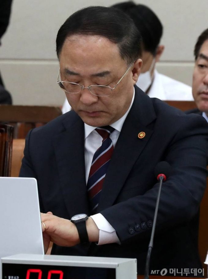 홍남기 경제부총리 겸 기획재정부 장관. /사진=홍봉진 기자 honggga@
