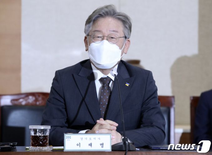 이재명 경기도지사가 7일 오후 울산시청 상황실에서 열린 '울산시와 경기도의 공동발전을 위한 정책 협약식'에서 발언을 하고 있다. /사진=뉴스1