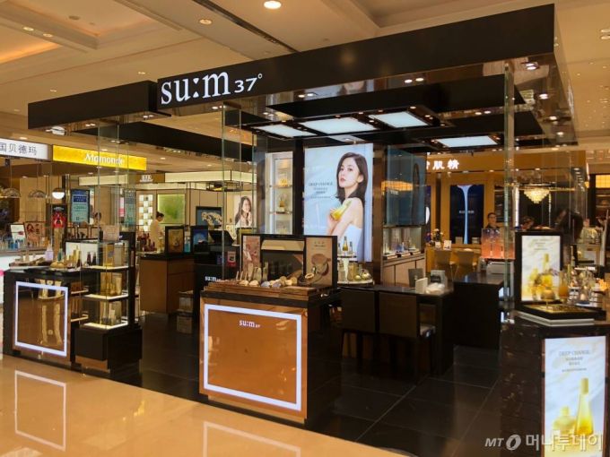 중국 상하이 신세계다완백화점 1층 숨37도 매장 전경/사진=양성희 기자