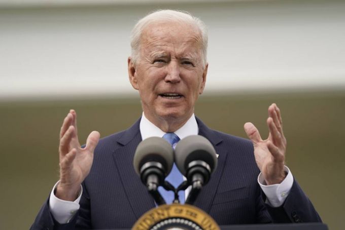 [워싱턴=AP/뉴시스]조 바이든 미국 대통령이 13일(현지시간) 백악관 로즈 가든에서 마스크 의무 착용과 코로나19 대응 최신 지침과 관련해 연설하고 있다. 바이든 대통령은 미 질병통제예방센터(CDC)가 코로나19 백신 접종을 완료한 사람은 실내외를 막론하고 대부분의 경우에 마스크를 쓰지 않아도 된다는 발표에