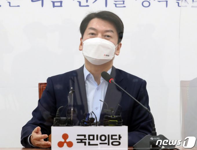 (서울=뉴스1) 이동해 기자 = 안철수 국민의당 대표가 27일 오전 서울 여의도 국회에서 전일 진행됐던 청와대·정당 대표 오찬 관련 기자 간담회를 하고 있다. 2021.5.27/뉴스1