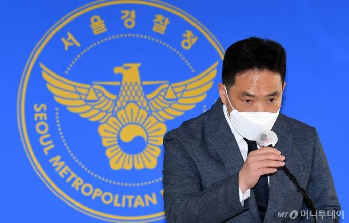 한원횡 서울경찰청 형사과장이 27일 오후 종로구 서울경찰청에서 한강 대학생 사망사고 중간 수사결과 발표를 하고 있다 /사진=이기범 기자