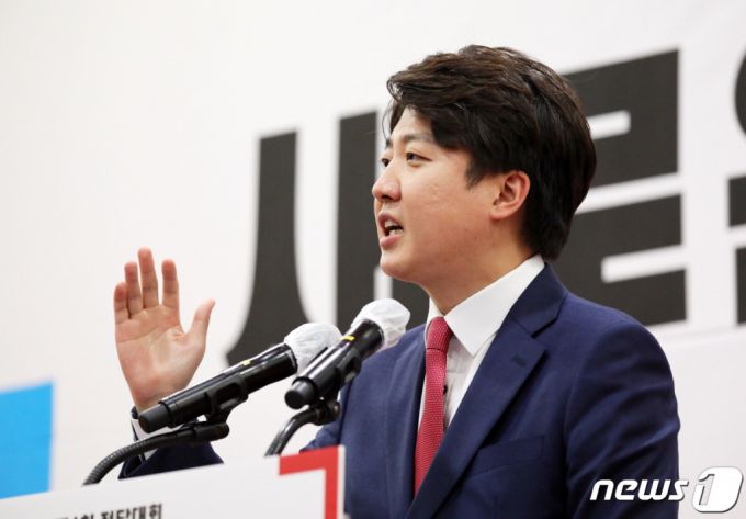 30일 오후 광주 김대중컨벤션센터에서 열린 국민의힘 제1차 전당대회 광주·전북·전남·제주 합동연설회에서 이준석 당대표 후보가 연설하고 있다. /사진=뉴스1.