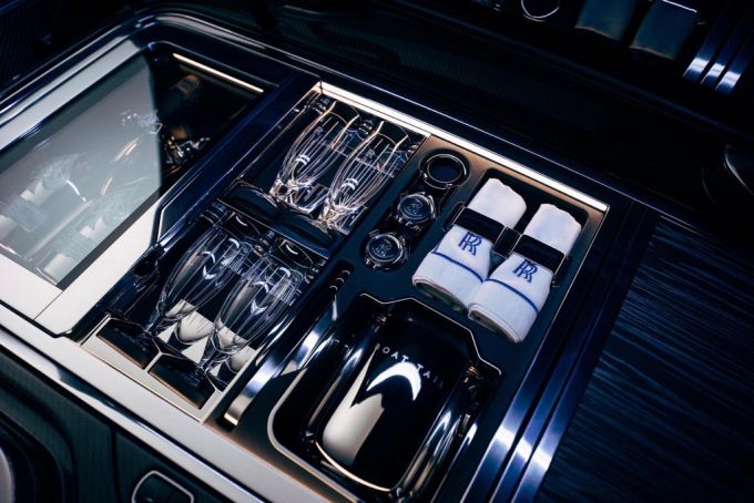 롤스로이스 보트테일에 탑재된 샴페인 냉장고/사진=롤스로이스