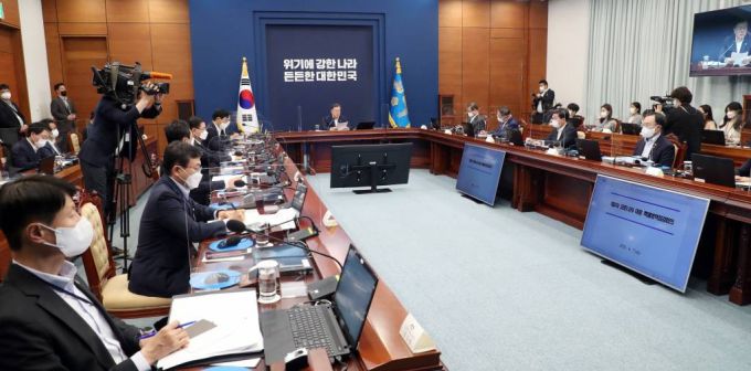 [서울=뉴시스]박영태 기자 = 문재인 대통령이 7일 청와대에서 열린 제3차 코로나19 대응 특별방역점검회의에 참석해 발언하고 있다. 2021.06.07. since1999@newsis.com