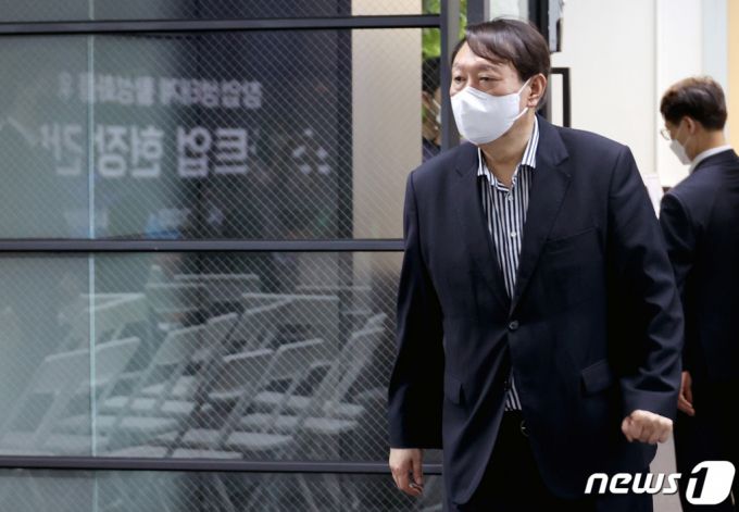 윤석열 전 검찰총장이 8일 서울 강남구 역삼동 팁스타운에서 열린 스타트업 현장 간담회에 참석하고 있다./사진=뉴스1