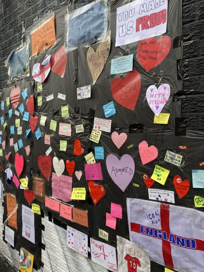 승부차기 실축으로 인종차별의 표적이 된 잉글랜드 축구선수 마커스 래시포드를 향한 응원 물결이 쏟아지고 있다. /사진=트위터