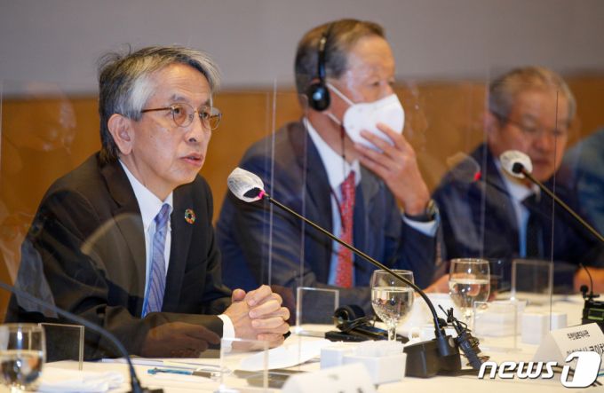 (서울=뉴스1) 안은나 기자 = 아이보시 코이치 주한일본대사가 16일 오전 서울 여의도 전국경제인연합회 컨퍼런스센터에서 열린 주한일본대사 초청 기업인 조찬간담회에서 '한일 양국이 직면한 내외적인 제반 과제'를 주제로 기조연설을 하고 있다. 2021.6.16/뉴스1