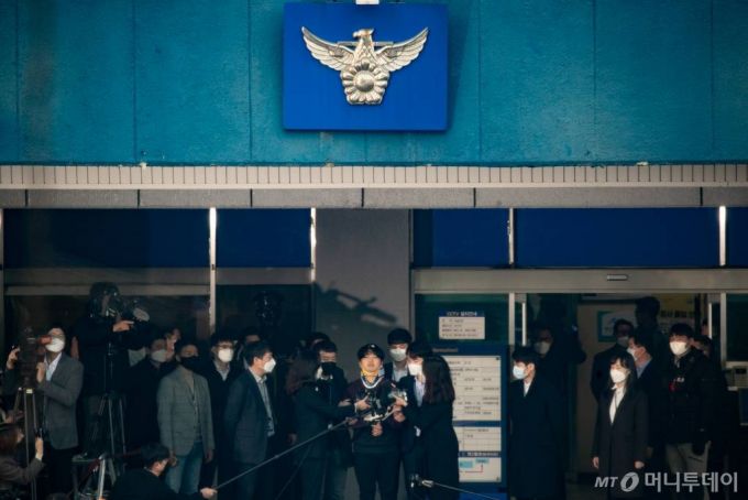 2020년 3월25일 n번방 운영자 조주빈이 검찰에 송치되고 있다. /사진=김창현 기자 chmt@