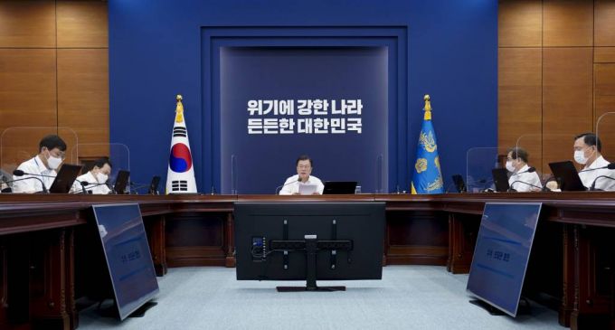 [서울=뉴시스] 문재인 대통령이 26일 청와대에서 열린 수석·보좌관회의에서 발언을 하고 있다. (사진=청와대 제공) 2021.07.26. photo@newsis.com *재판매 및 DB 금지