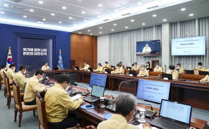 [서울=뉴시스 문재인 대통령이 29일 청와대에서 열린 민생경제장관회의에서 발언하고 있다. (사진=청와대 제공) 2021.07.29. photo@newsis.com *재판매 및 DB 금지