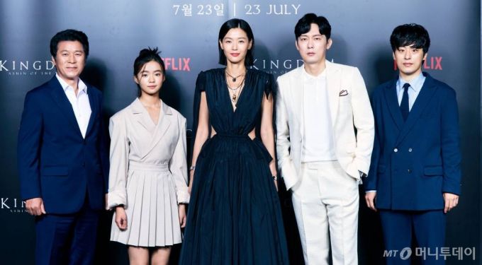 배우 김뢰하, 김시아, 전지현, 박병은, 구교환이 20일 오전 온라인으로 진행된 넷플릭스 '킹덤: 아신전' 제작발표회에 참석해 포즈를 취하고 있다. / 사진제공 = 넷플릭스 /사진=김창현 기자 chmt@