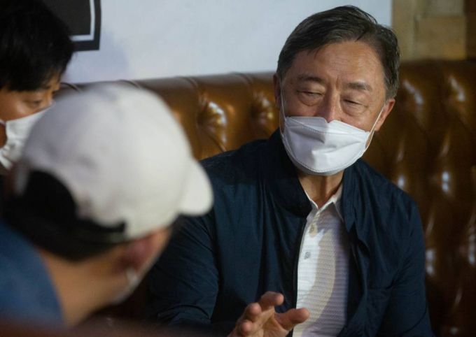 [서울=뉴시스] 국회사진기자단 = 최재형 전 감사원장이 1일 오후 서울 용산구 이태원 세계음식거리에 위치한 한 음식점에서 열린 소상공인 간담회에서 발언하고 있다. 2021.08.01. photo@newsis.com