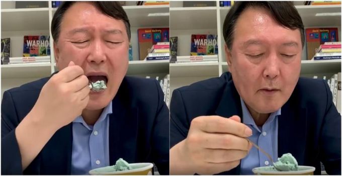 윤석열 전 검찰총장은 지난 2일 인스타그램에 '민트초코 아이스크림' 먹는 영상을 올렸다. 민트초코는 20~30대 사이 호불호가 갈리는데, 윤 전 총장이 이 맛을 좋아한다고 밝히며 젊은 층과 소통 강화에 나선 것으로 해석된다. 2021.8.2./사진=윤석열 전 검찰총장 인스타그램.