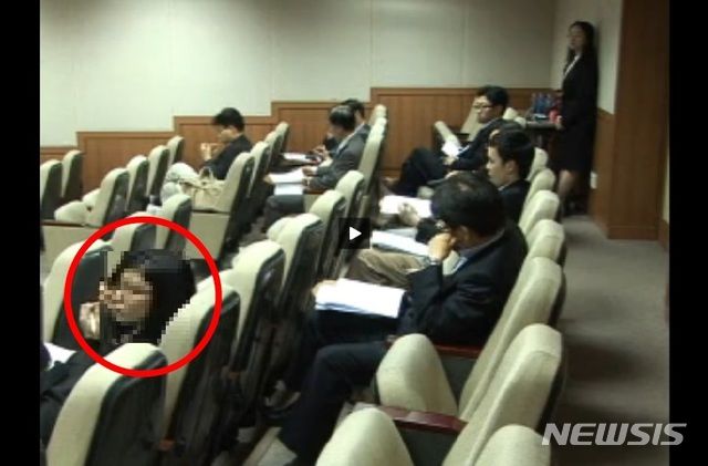정경심 교수 측이 딸 조민의 서울대 행사장 참여 모습이라고 주장하는 동영상 캡쳐 사진./