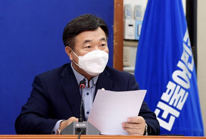 윤호중 더불어민주당 원내대표가 30일 오전 서울 여의도 국회에서 열린 최고위원회의에 참석해 발언하고 있다. / 사진제공=뉴시스