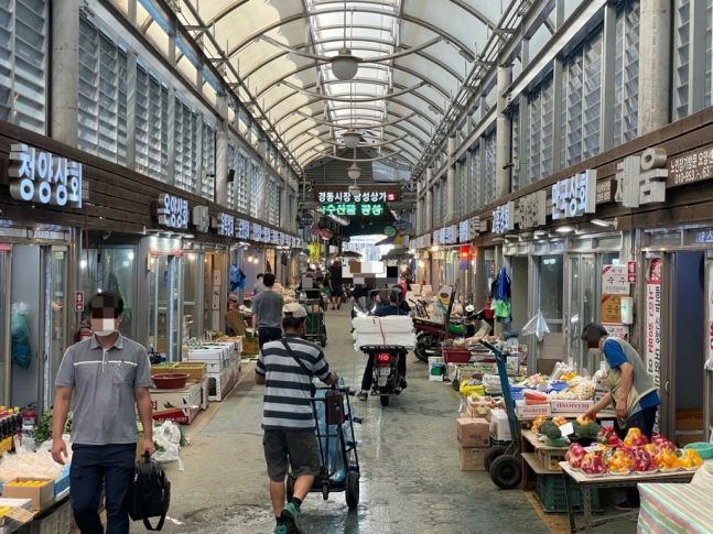 지난 15일 오전 9시 54분 추석 대목을 맞은 서울 동대문구 경동시장 광성상가의 모습. /사진=성시호 기자