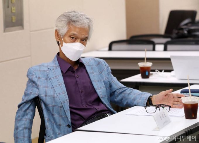 송호근 포스텍 석좌교수. /사진=김휘선 기자 hwijpg@