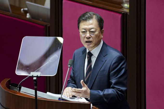 [서울=뉴시스 김진아 기자 = 문재인 대통령이 25일 오전 국회 본회의장에서 2022년도 예산안 시정연설을 하고 있다. 2021.10.25.