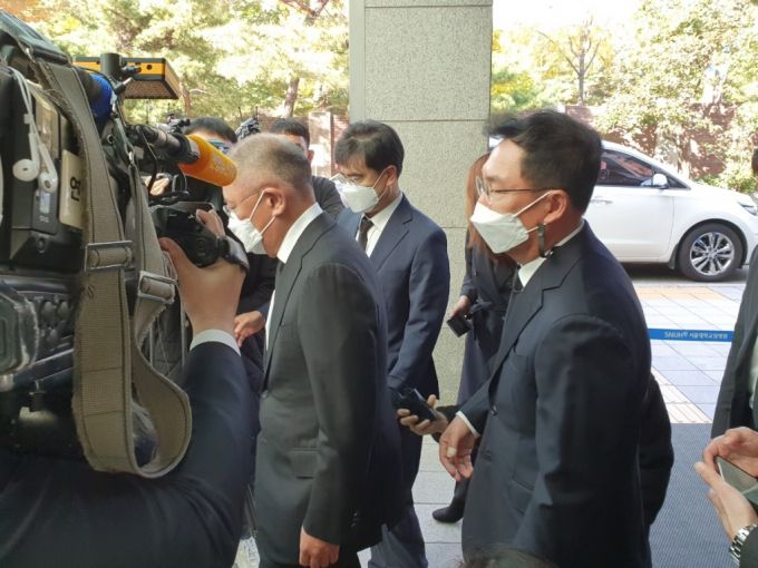 정의선 현대자동차그룹 회장이 29일 노태우 전 대통령 조문을 마치고 장례식장을 빠져나가고 있다./사진=홍재영 기자