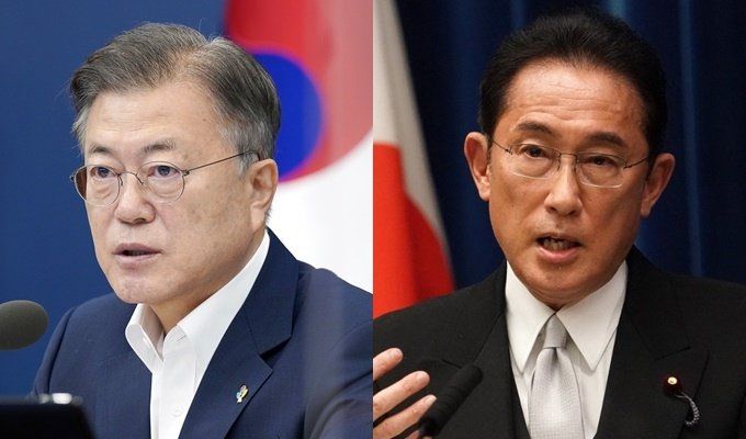 문재인 대통령(왼쪽)과 기시다 후미오 일본 총리(오른쪽)/사진=뉴시스, AFP